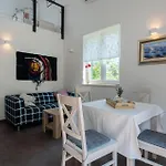 Cozy In With Wifi شقة Porozina