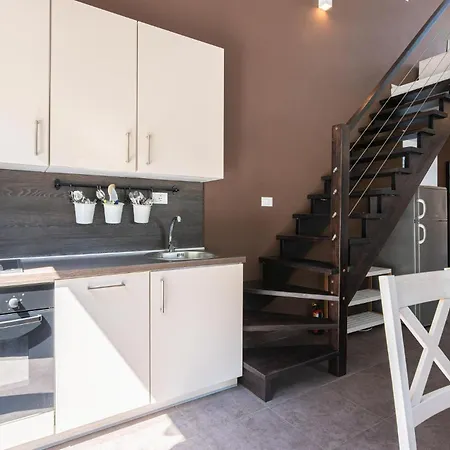 2 Bedroom Gorgeous In Apartament *