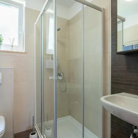 4 Bedroom Gorgeous In 公寓 *