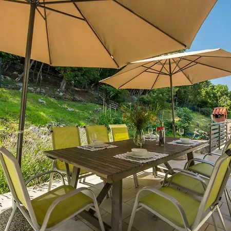 公寓 4 Bedroom Gorgeous In