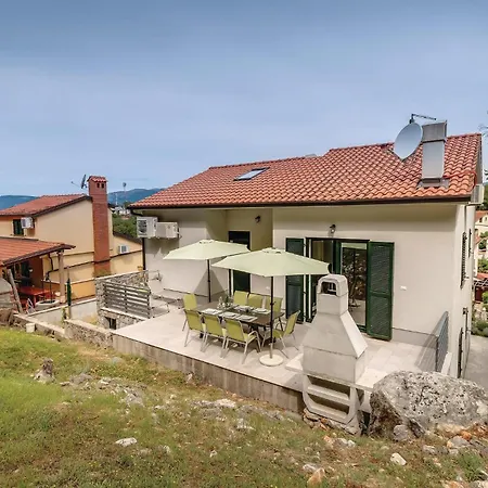2 Bedroom Gorgeous In Apartament *