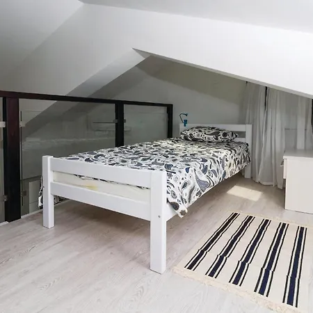 2 Bedroom Gorgeous In Apartament Porozina