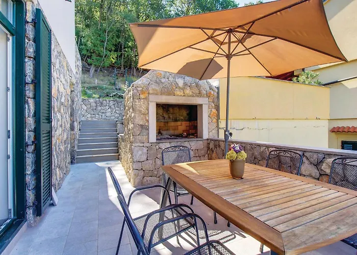 Cozy Apartment In Porozina With Wifi *