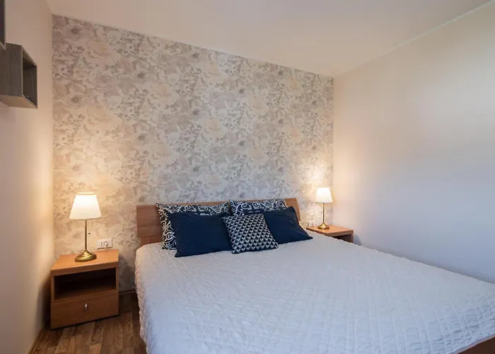 Cozy Apartment In Porozina With Wifi *